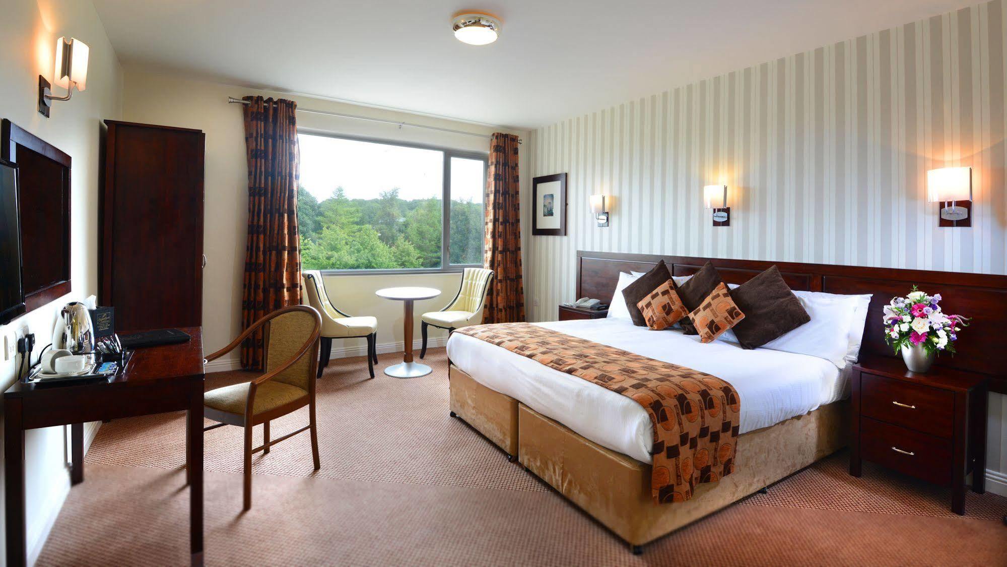 Kiltimagh Park Hotel ภายนอก รูปภาพ
